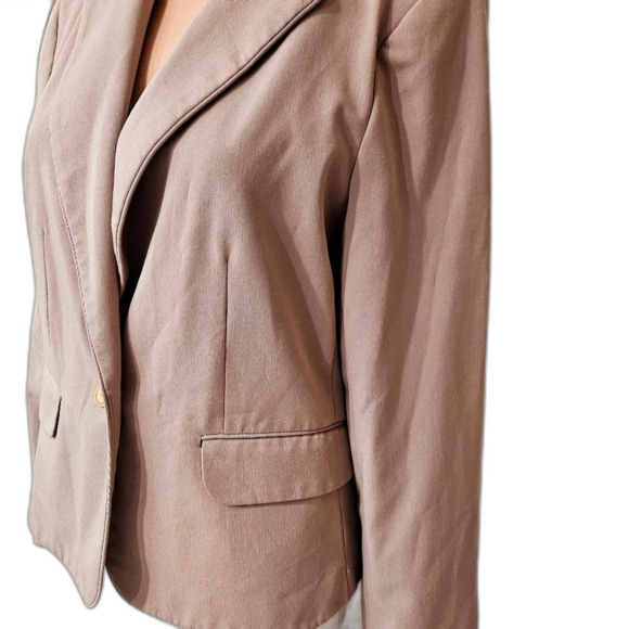 NINE & COMPANY - Picture 4 of 9